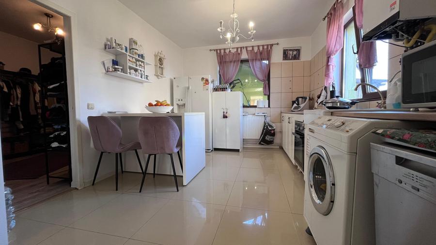 Casa deosebita P+M - zona Sanpetru - Comision 0% - 4