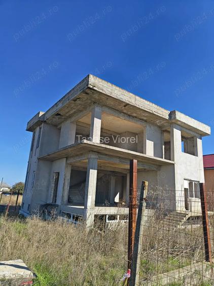Casa la rosu de vanzare in Constanta Casa la rosu de vanzare in Constanta