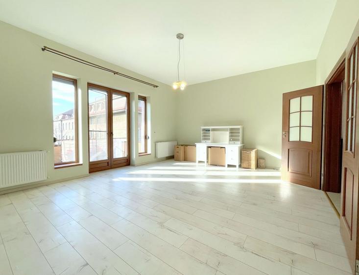 Apartament 3 camere, garaj si boxa - zona Centrala-Prefectura - 9