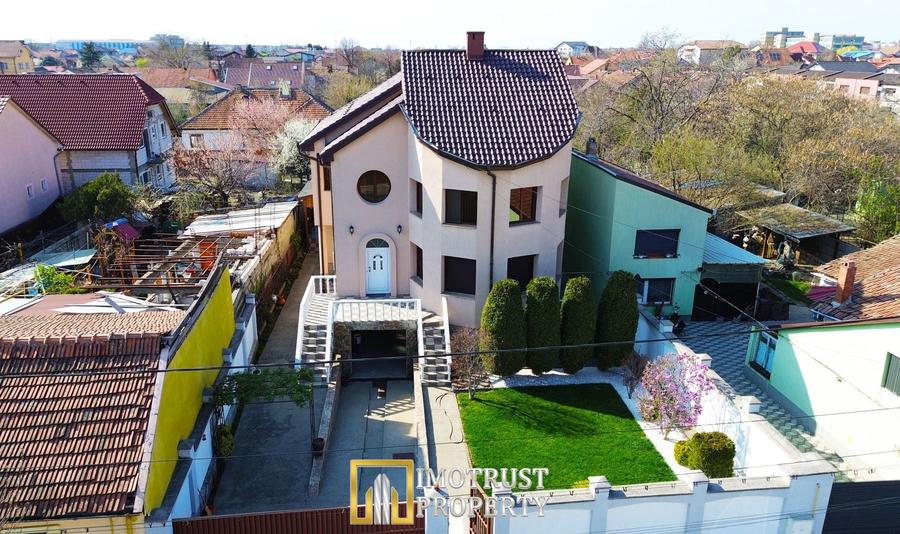 🏡 VILA DEOSEBITĂ DE VÂNZARE ÎN ARAD – ZONA CENTRALĂ - 1