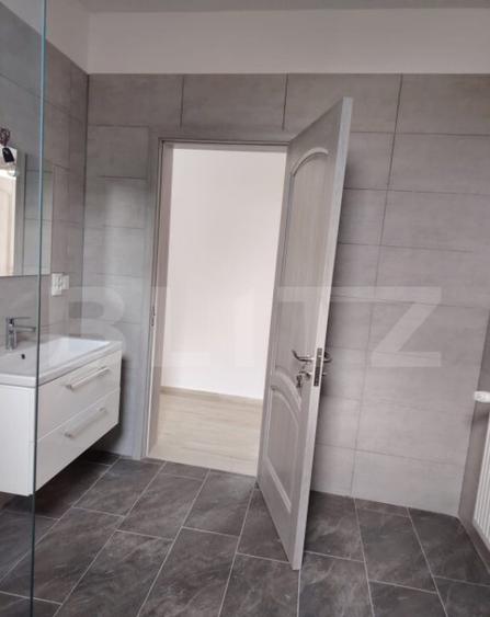 Casa de vanzare, cu 6 camere, 288 mp, zona Voinesti - 10