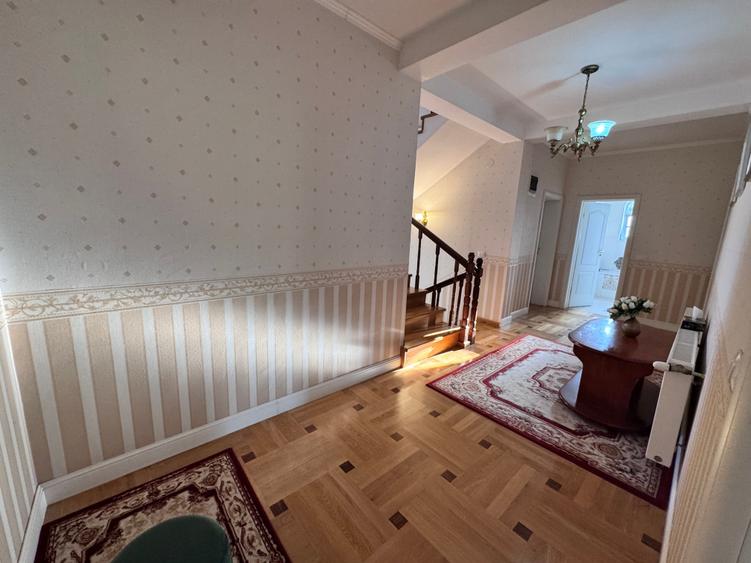 Casa deosebita sector 4 P+1+M. 6 cam.Util 418mp. Teren 1638mp - 36