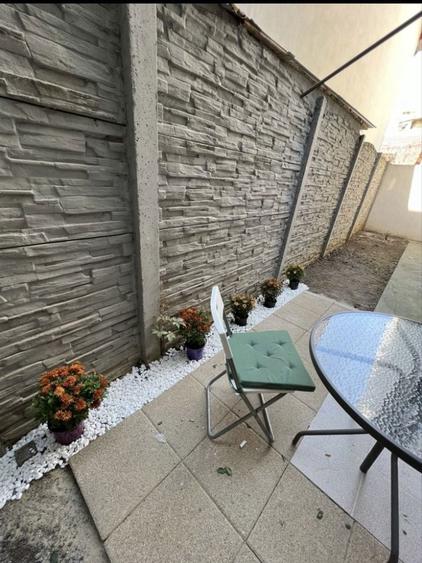 Inchiriez garsoniera 70 mp,,cu curte - 2