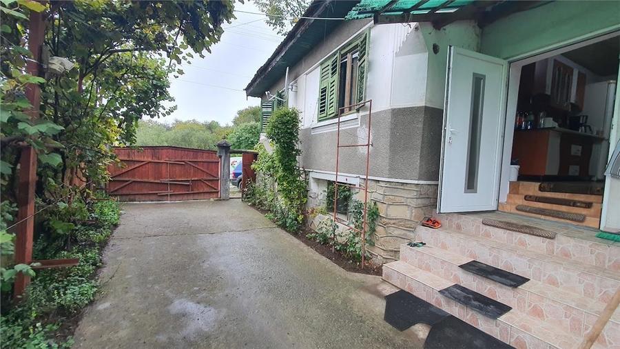 Casă cu 1100mp teren in satul Colun - la 40 km de Sibiu - 2