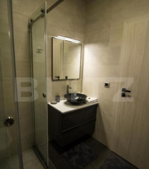 Apartament modern, zona centrala, cu parcare. Ocupabil de la - 7