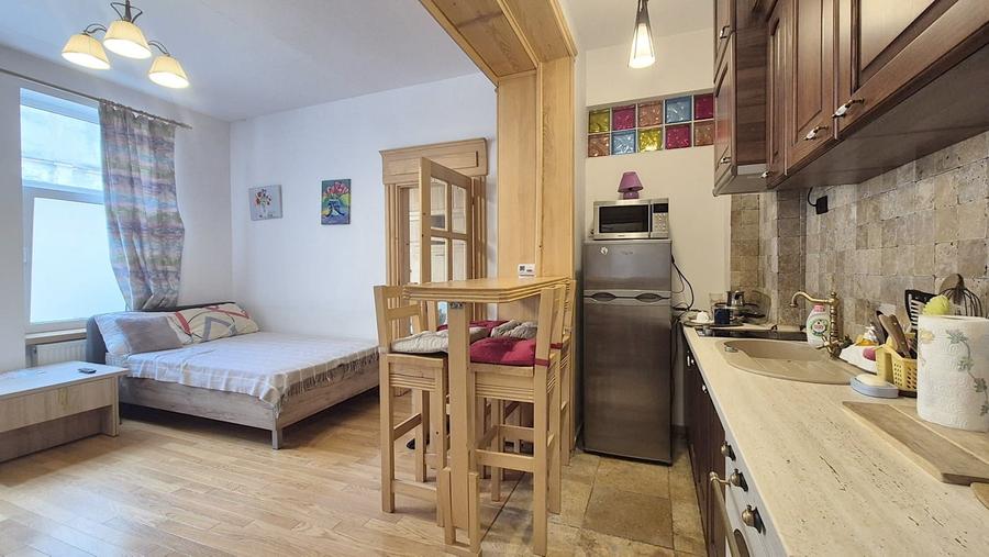 Piața Sfatului, apartament cu 2 camere, termen lung. - 2