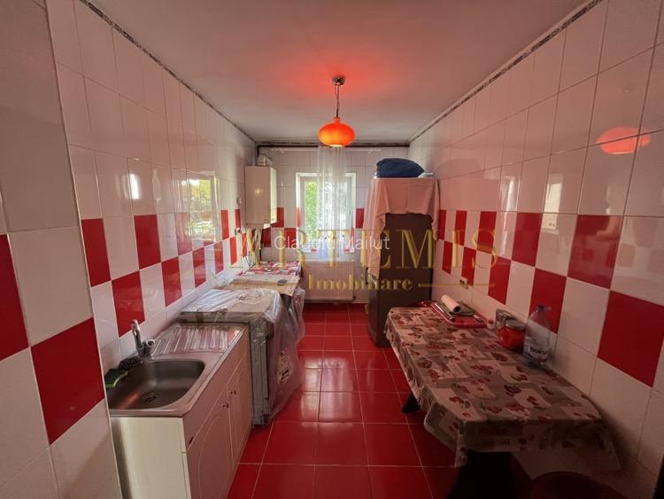 Apartament 3 camere , decomandat , etaj 1 , Stefan cel Mare Apartament 3 camere , decomandat , etaj 1 , Stefan cel Mare