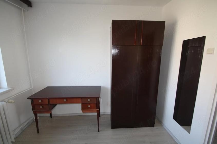 Apartament cu 3 camere decomandat în Girocului