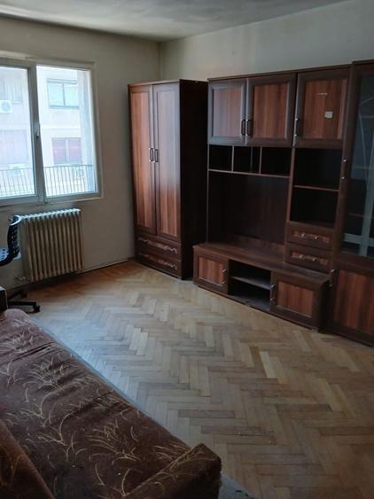 Apartament cu 3 camere semidecomandat în Kogălniceanu