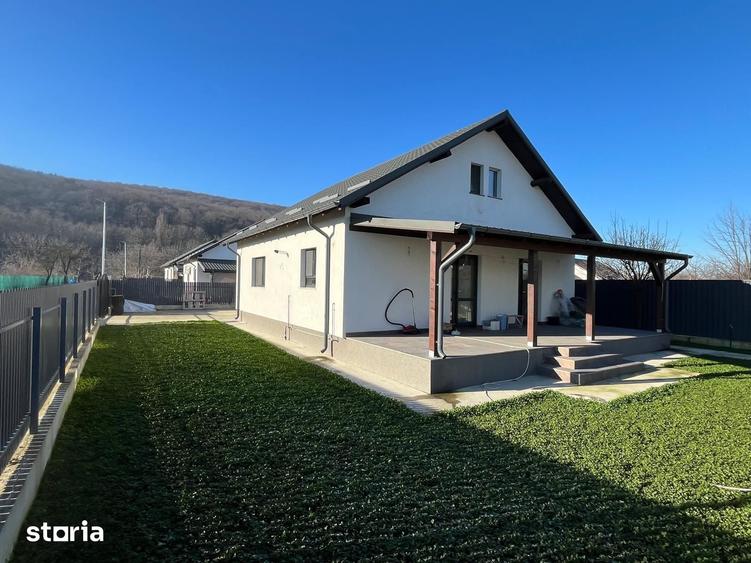Casă cu 4 camere cu Teren 360 Mp în Hemeiuș