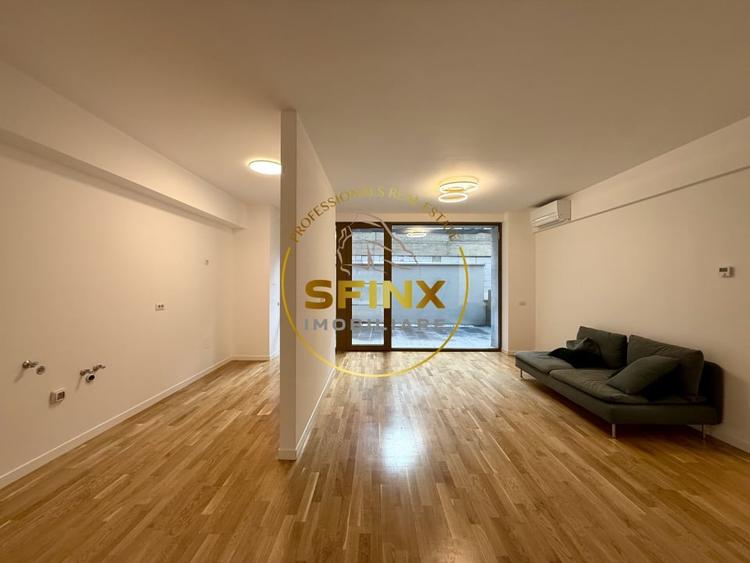 Apartament cu 4 camere semidecomandat în Cișmigiu