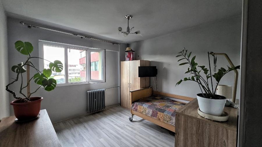 Vanzare - Apartament 3 camere - zona Bld Republicii - 1