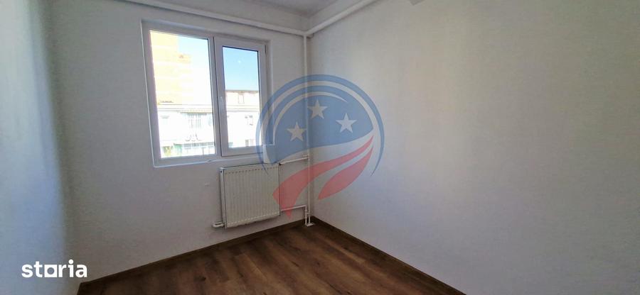 Apartament cu 3 camere semidecomandat în Craiovița Nouă