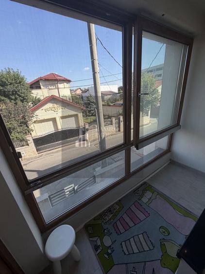 Apartament cu 3 camere semidecomandat, mobilat în Apărătorii Patriei
