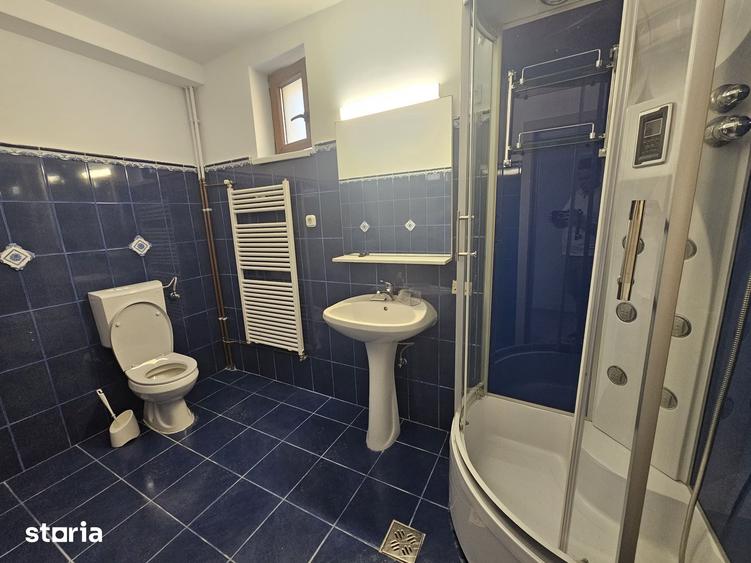 Casă cu 6 camere cu Teren 450 Mp în Central