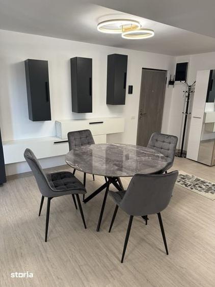 Apartament cu 4 camere decomandat în Central