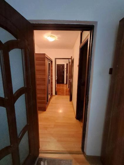 Apartament cu 4 camere decomandat în Micro 21