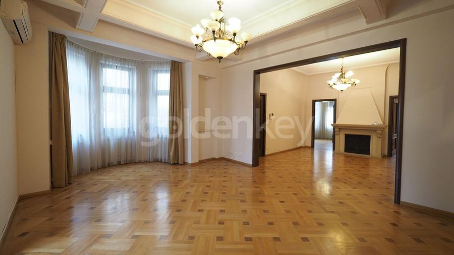 Apartament somptuos tip duplex cu 5 camere si gradina de 300mp - 1