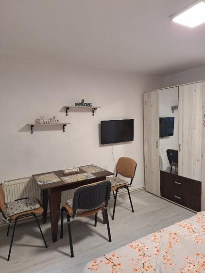 Casă individuală cu 7 camere cu Canalizare în Faleza Nord