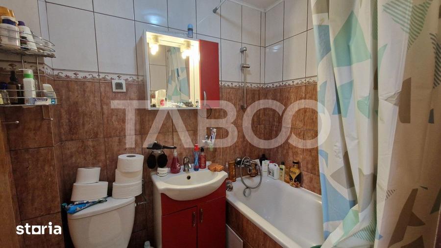 Apartament cu 3 camere decomandat, mobilat în Trei Stejari