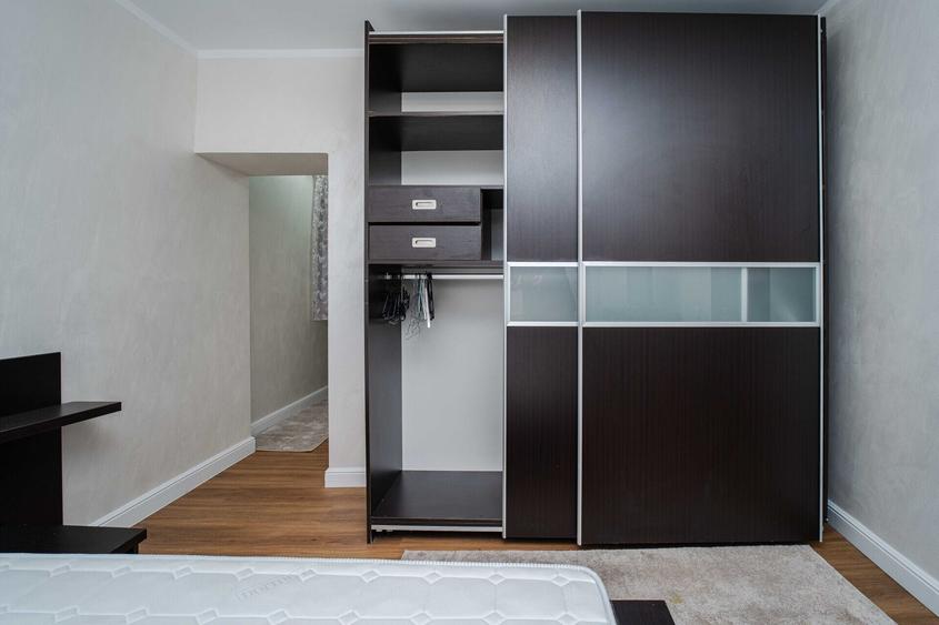Apartament cu 3 camere decomandat, mobilat în Central