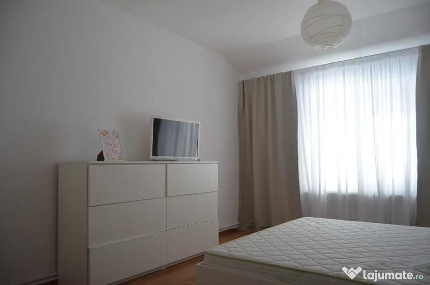 Apartament cu 3 camere decomandat în Poiana Țapului