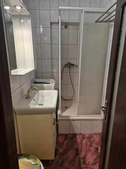 Garsonieră decomandată în Titan