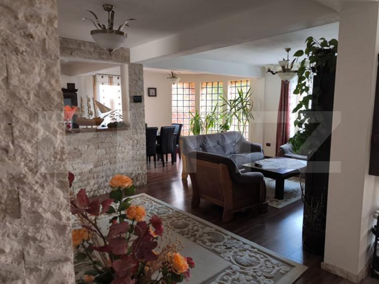 Casă cu 5 camere cu Teren 700 Mp în Central