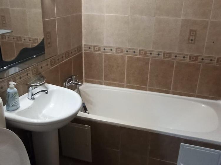 Apartament cu 3 camere semidecomandat în Brâncoveanu