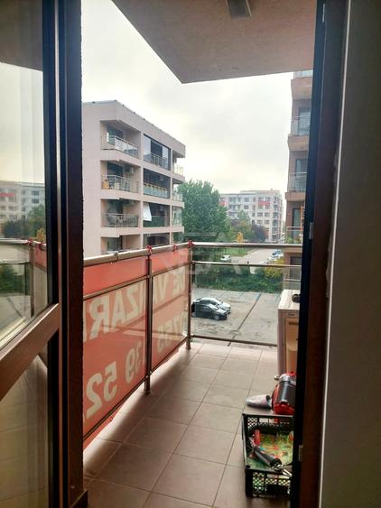 Apartament cu 3 camere semidecomandat, mobilat în Metalurgiei