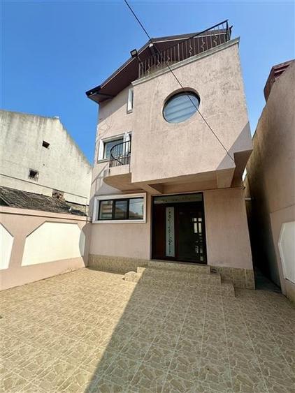 Casă individuală cu 3 camere cu Canalizare în Casa de Cultură