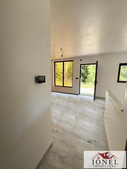 Casă individuală cu 5 camere cu Teren 16000 Mp în Horea