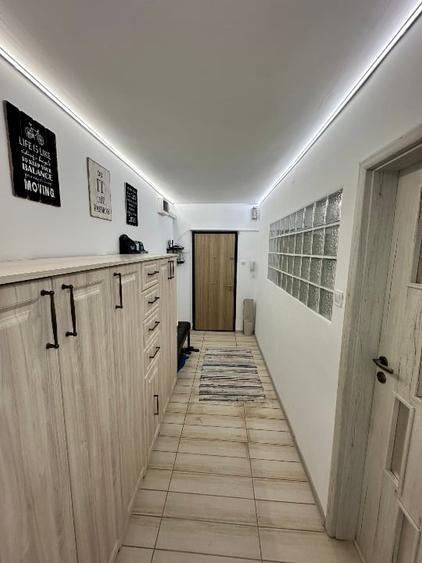 Apartament cu 4 camere decomandat, mobilat în Sebastian