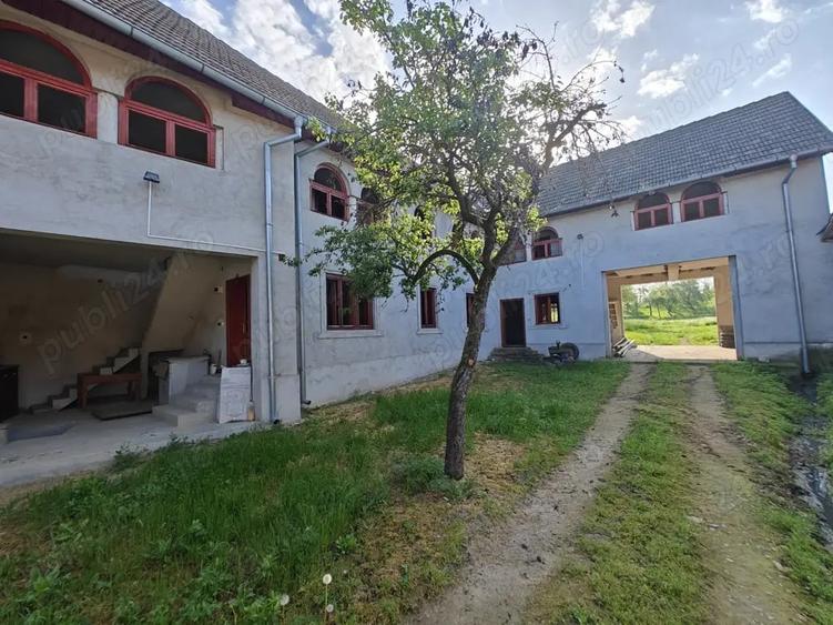 Casă cu 6 camere în Finiș