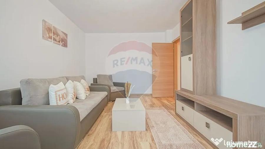 Apartament cu 3 camere decomandat în Tractorul