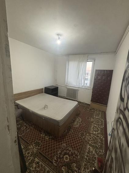 Apartament cu 4 camere decomandat în Rahova