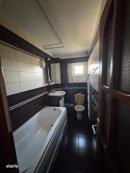 Apartament cu 3 camere decomandat, mobilat în Nicolina
