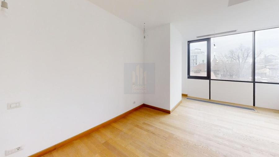 Apartament cu 3 camere semidecomandat în Eminescu
