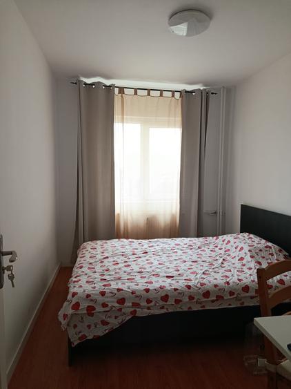 Apartament cu 3 camere semidecomandat în Titulescu