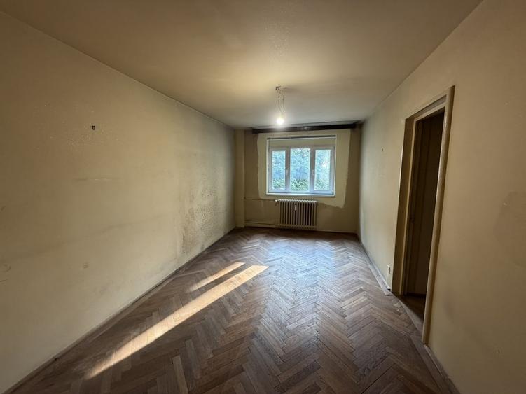 Apartament cu 3 camere decomandat în 1 Mai