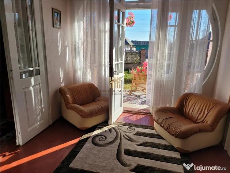 Casă cu 6 camere cu Teren 12500 Mp în Sasca Mică