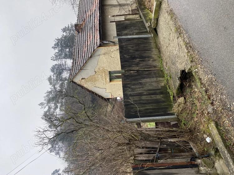 Casa ?i teren de vanzare - 1
