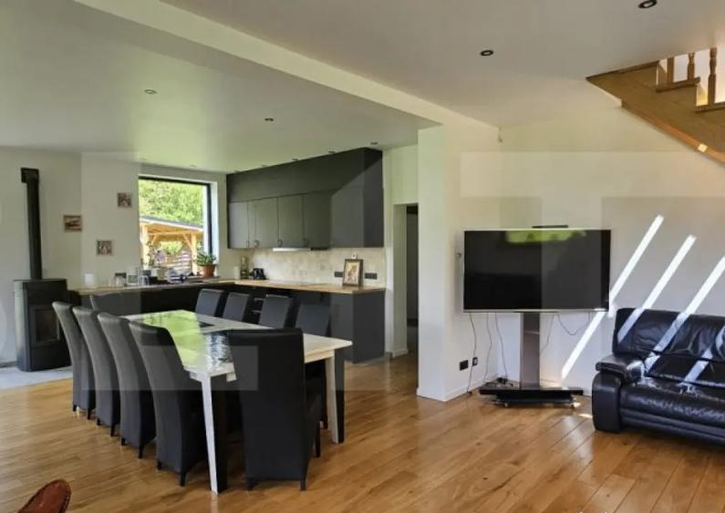 Proprietate de vanzare, cu 5 camere, 202 mp, statiunea de sc - 2