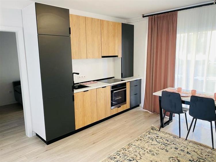 Inchiriere apartament  3 camere in vila zona Regal cu parcare si boxa - 6