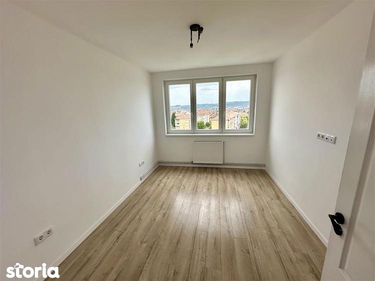 Ap renovat 3 camere, decomandat, et. intermediar, Bvd. Mihai Viteazu - 2