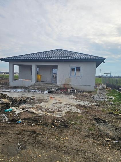 Vand casa pe Parter 106mi €  0724872115 - 1