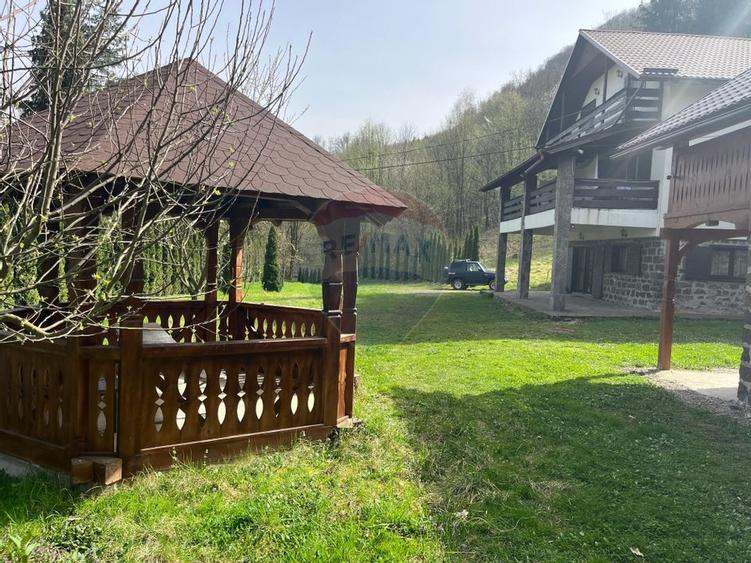 Hotel / Pensiune cu 6 camere de vanzare - 6