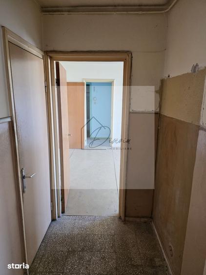 Apartament cu 3 camere semidecomandat în Titan