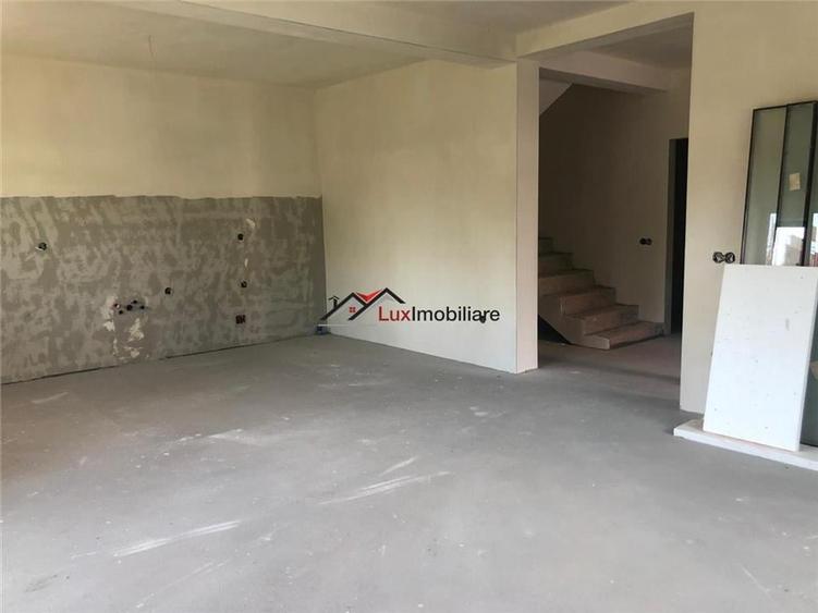 Duplex 4 camere, 120 mp utili,teren liber intre 50 si 150 mp. Zona foarte buna d - 19
