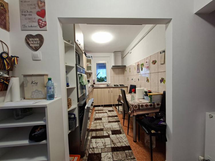 Ofer de inchiriat 3 camere - 2